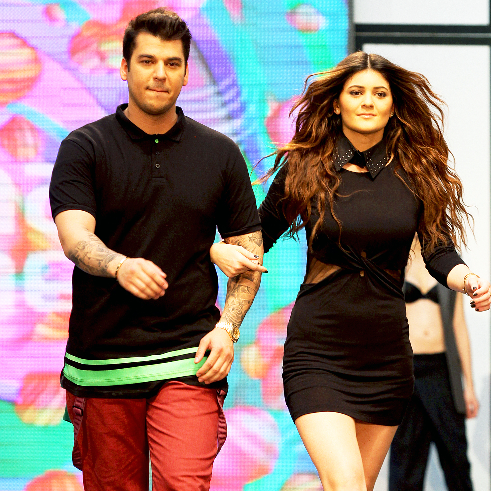 Wonderbaarlijk Rob Kardashian, Kylie Jenner Unveil Sock Collaboration VO-12