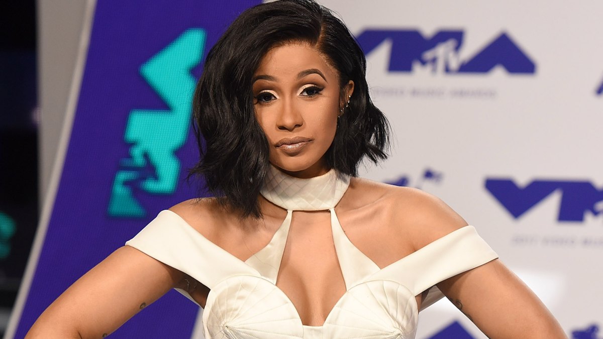 INGLEWOOD, CA - AUGUST 27: Cardi B arrives at the 2017 MTV Video Music Awards at The Forum on August 27, 2017 in Inglewood, California. (Photo by C Flanigan/Getty Images)