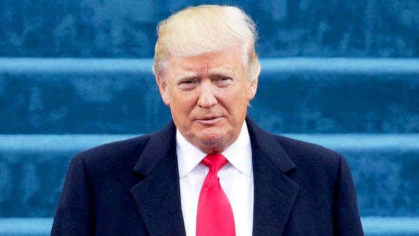 Donald Trump arrives on the West Front of the U.S. Capitol on January 20, 2017 in Washington, DC.