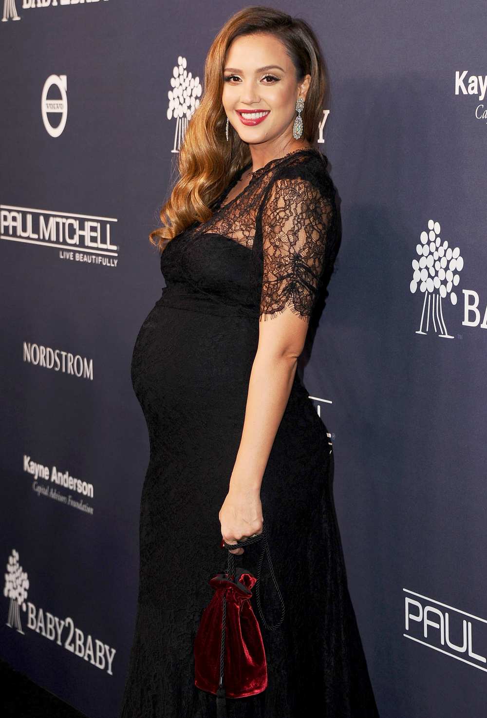 Jessica Alba attends the 2017 Baby2Baby Gala at 3LABS on November 11, 2017 in Culver City, California.
