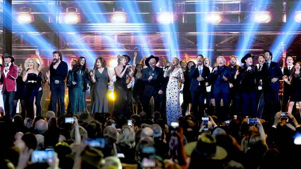 CMA-Awards-2017-opening-number