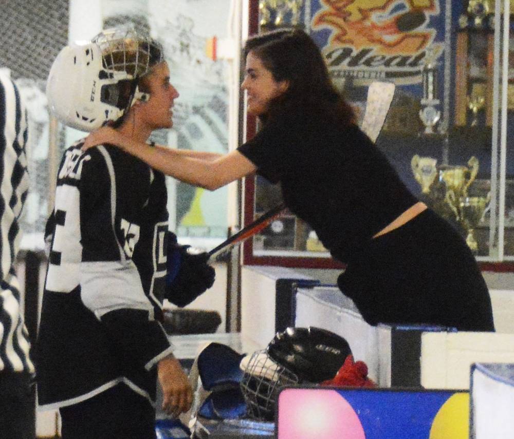 Justin Bieber Selena Gomez ice hockey kissing