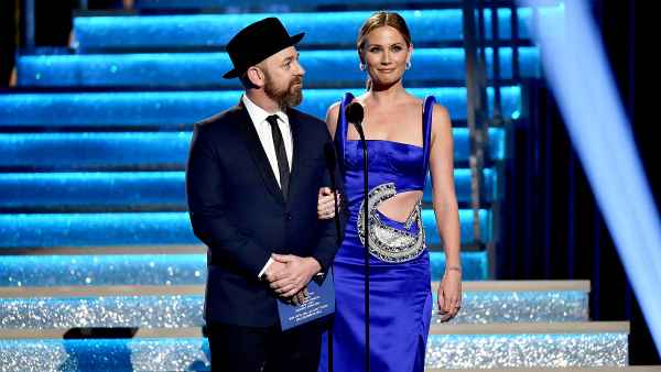 Kristian-Bush-and-Jennifer-Nettles-sugarland-cma-awards-2017