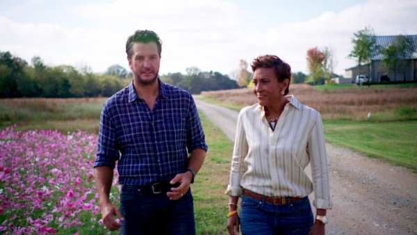 Luke Bryan and Robin Roberts