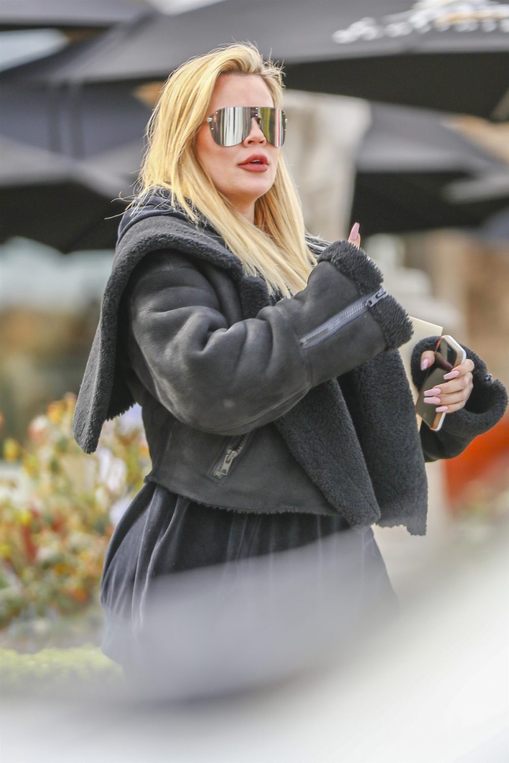 Khloe Kardashian hides her baby bump while out at Polacheck's Jewelers in Calabasas on December 23.