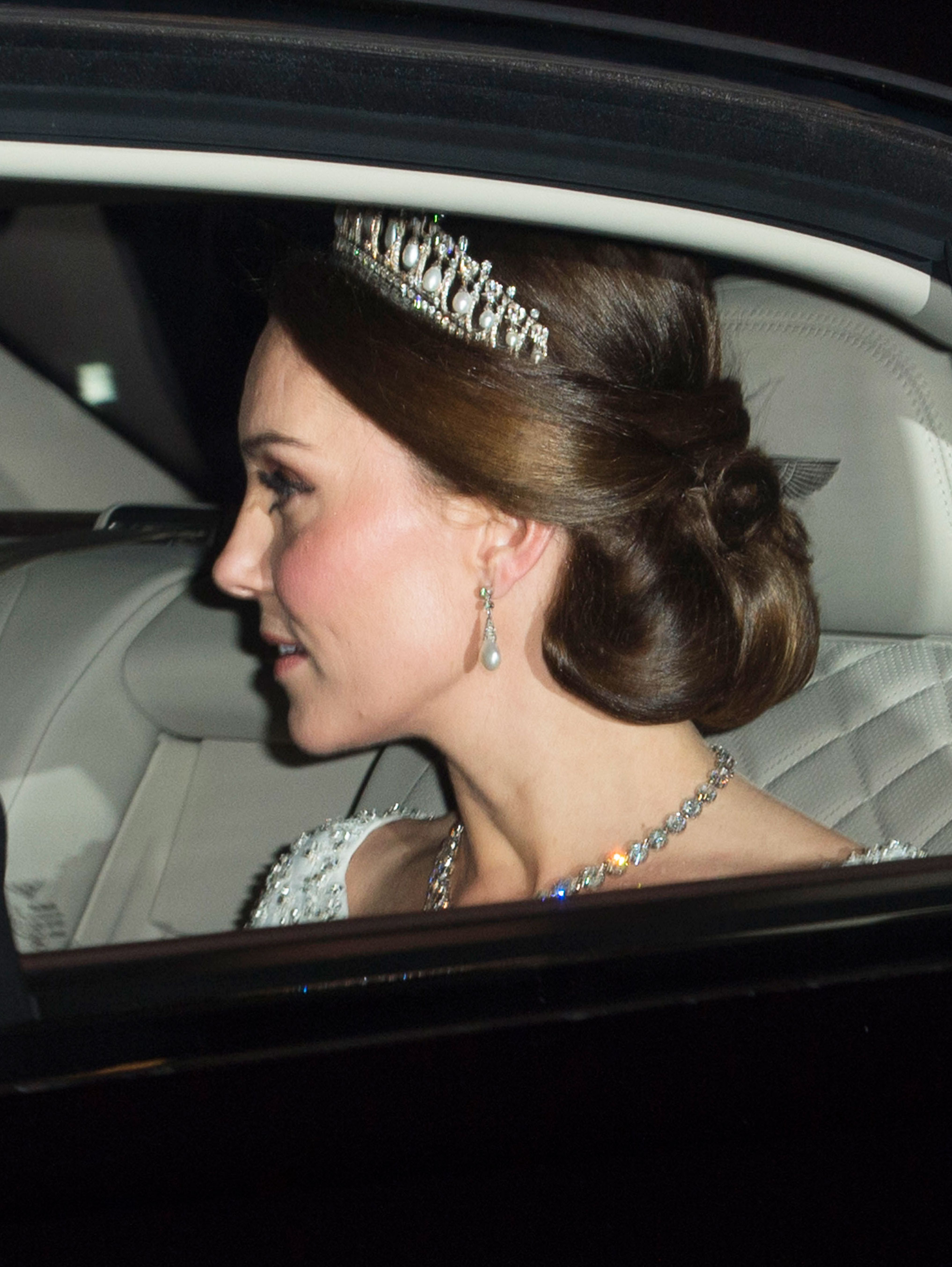 Kate Middleton In Princess Diana S Favorite Lover S Knot Tiara Pics