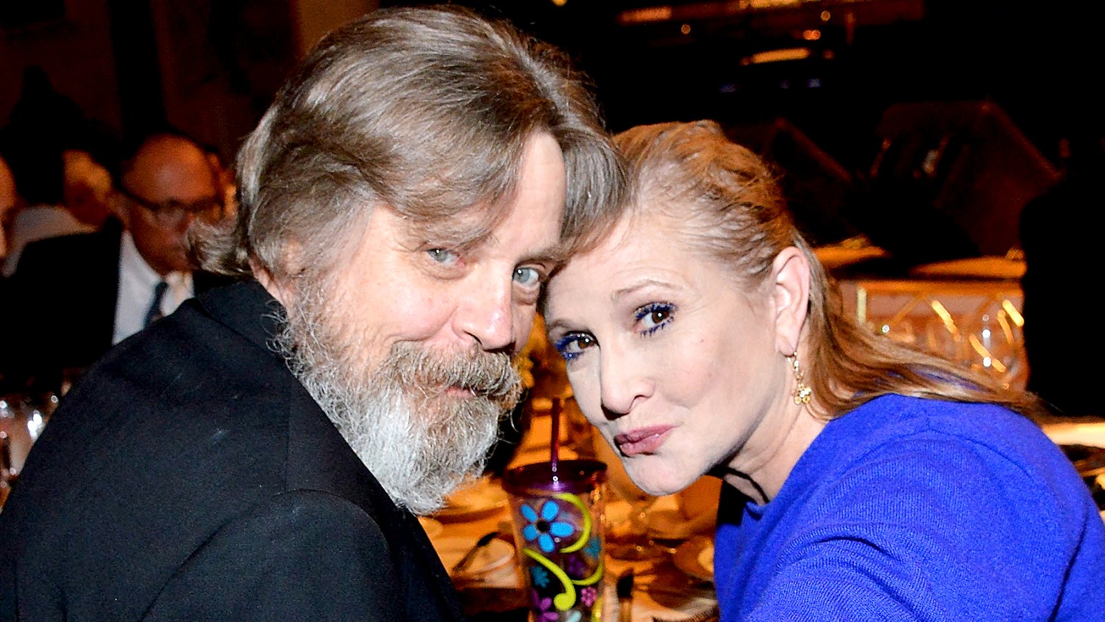 Mark-Hamill-and-Carrie-Fisher-kiss