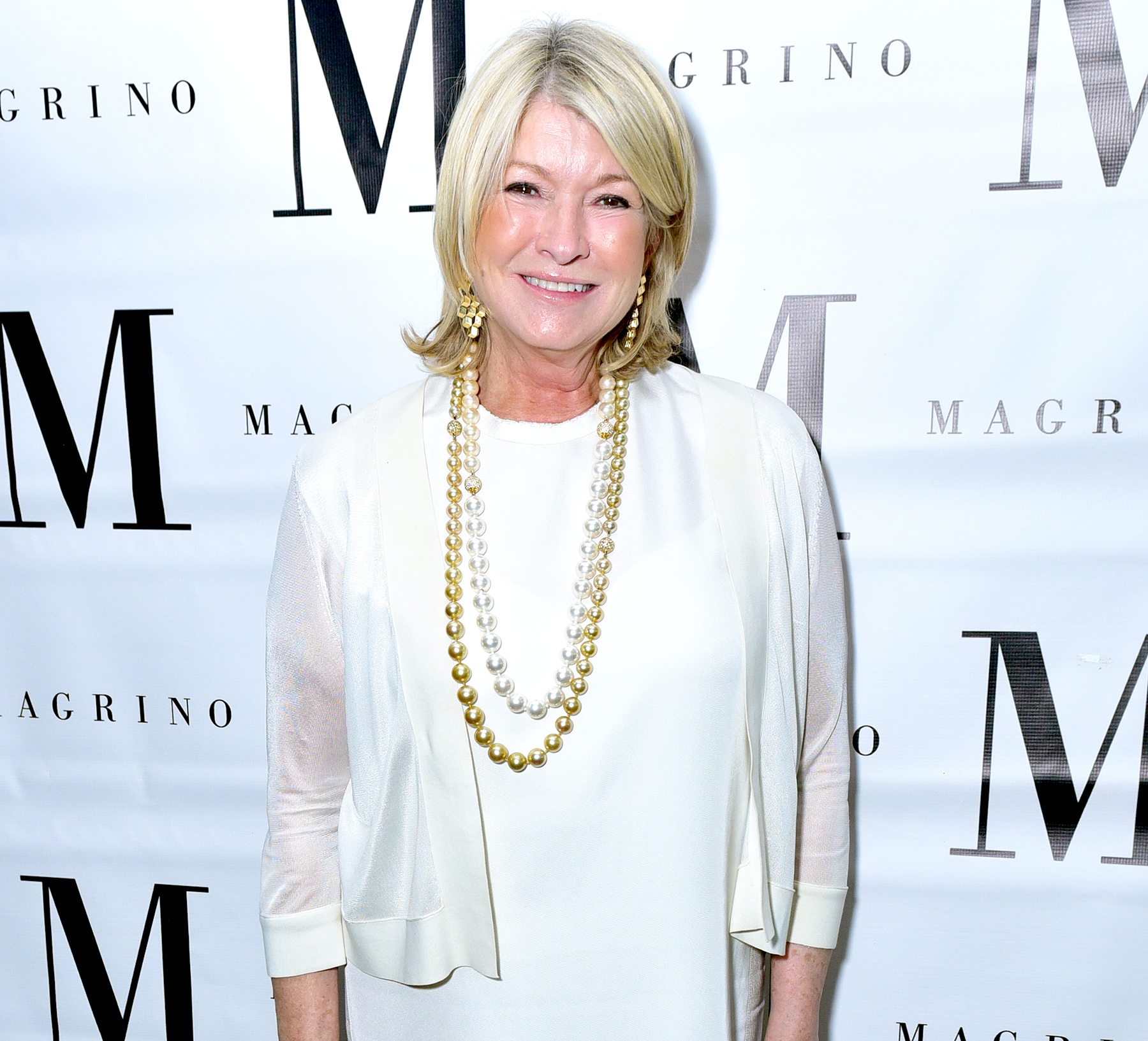 Martha-Stewart-Dishes-on-Serving-Champagne