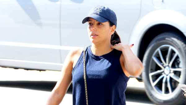 Pregnant Eva Longoria takes a walk on Christmas Day in Miami Beach, Florida on December 25, 2017.