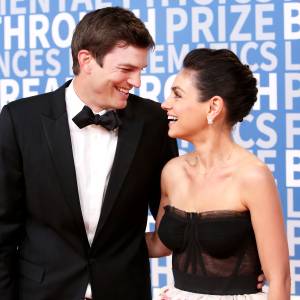 Ashton Kutcher (L) and Mila Kunis