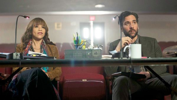 Rosie Perez as Tracey Wolfe and Josh Radnor as Lou Mazzuchelli on ‘Rise‘