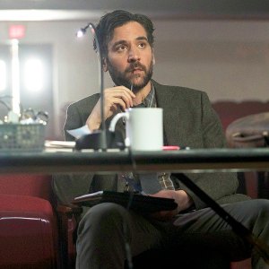 Rosie Perez as Tracey Wolfe and Josh Radnor as Lou Mazzuchelli on ‘Rise‘