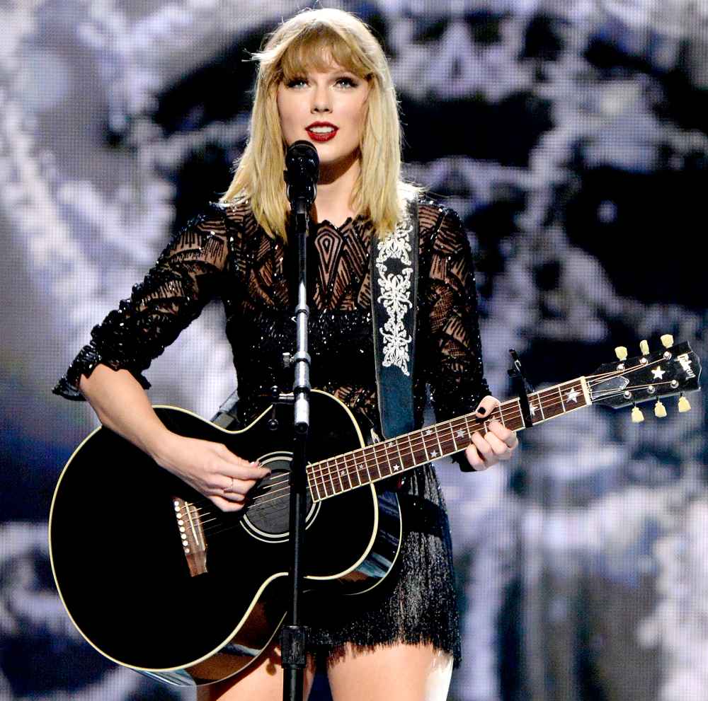 taylor-swift-performing