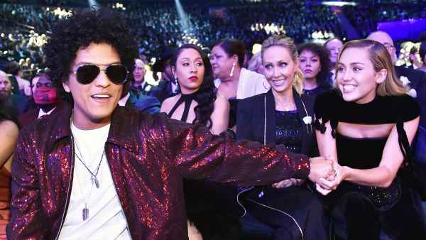 Bruno Mars Miley Cyrus Grammys 2018