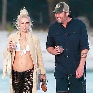 Gwen Stefani Blake Shelton beach bikini Mexico