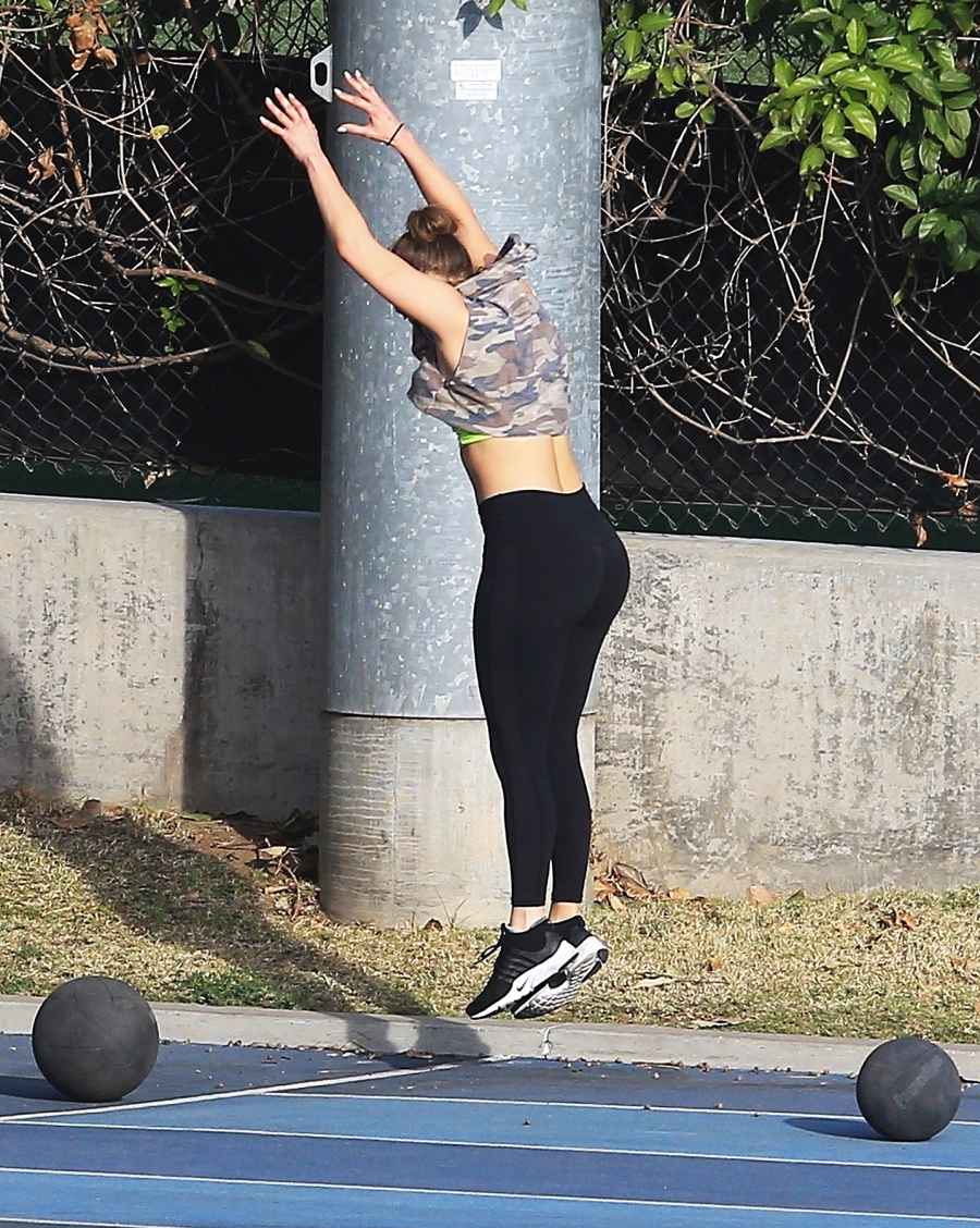 Jennifer Lopez working out