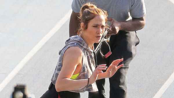 Jennifer Lopez working out