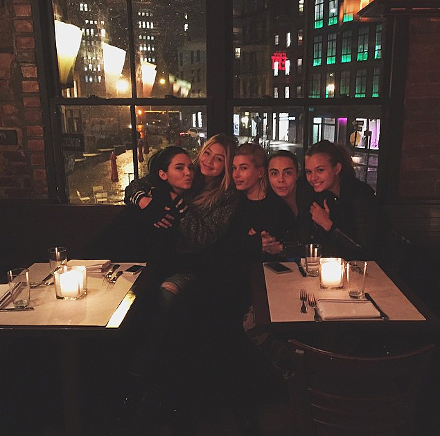 Stars Eating Out Kendall Jenner Gigi Hadid Hailey Baldwin Cara Delevingne Josephine Skriver December 2014