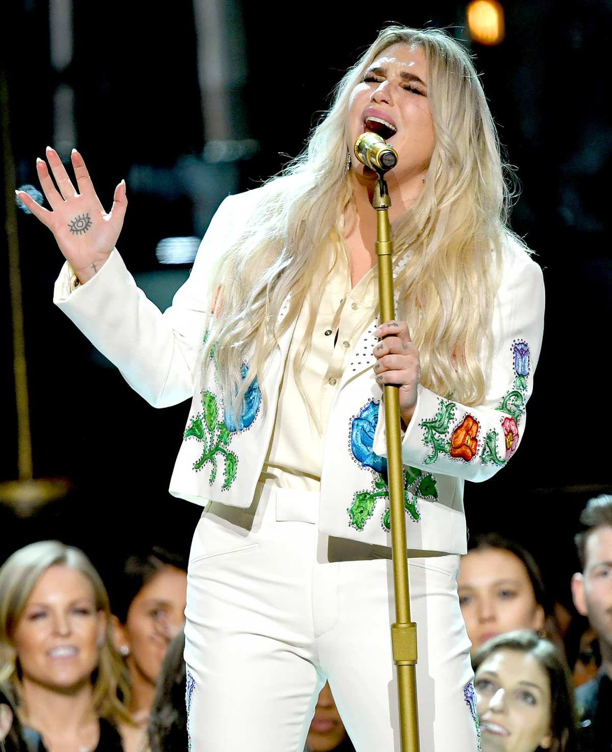 Grammys 2018: Kesha Delivers Powerful Performance of ‘Praying’ | Us Weekly