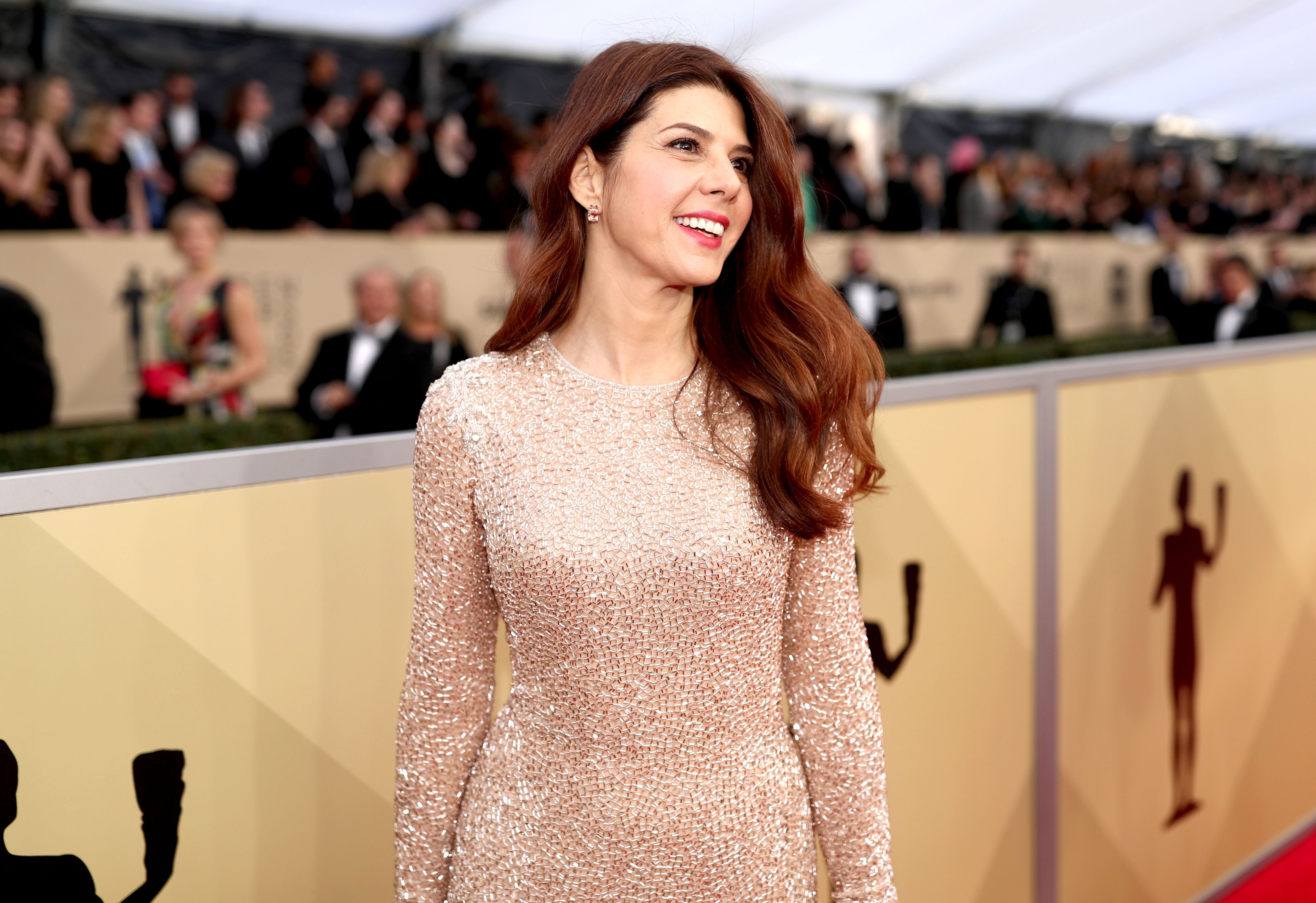 SAG Awards 2018 Marisa Tomei Wavy Hairstyle: Stylist How-To | Us Weekly
