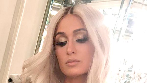 paris-hilton-selfie
