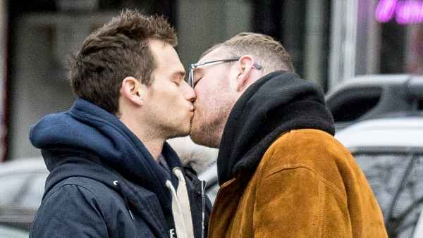 Sam-Smith-Brandon-Flynn-kiss
