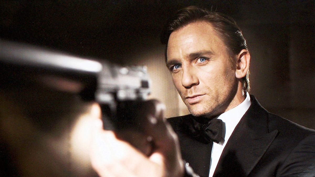 Daniel Craig poses as legendary British secret agent James Bond 007 in ‘Casino Royale‘