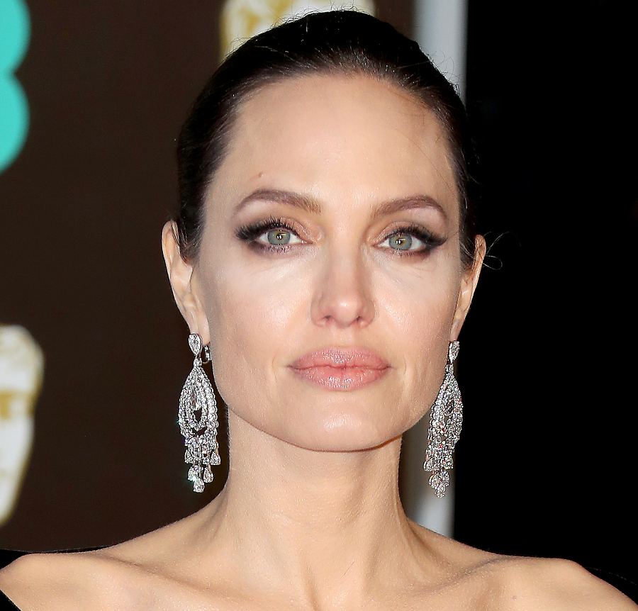 Angelina-Jolie