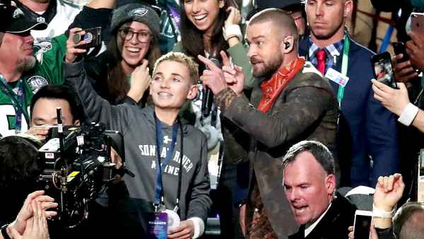 justin-timberlake-selfie-kid-superbowl