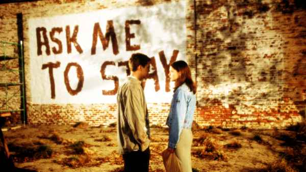 Katie Holmes and Joshua Jackson as Joey and Pacey in ‘Dawson’s Creek‘