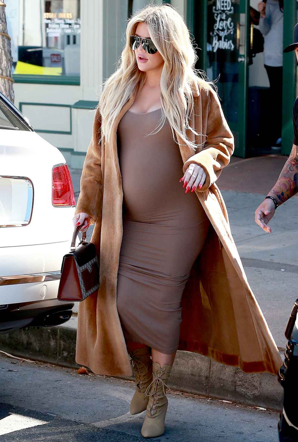 khloe-kardashian-bump
