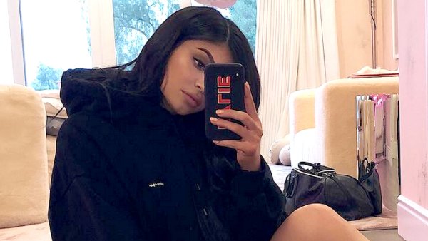 kylie-jenner-valentine-days-selfie