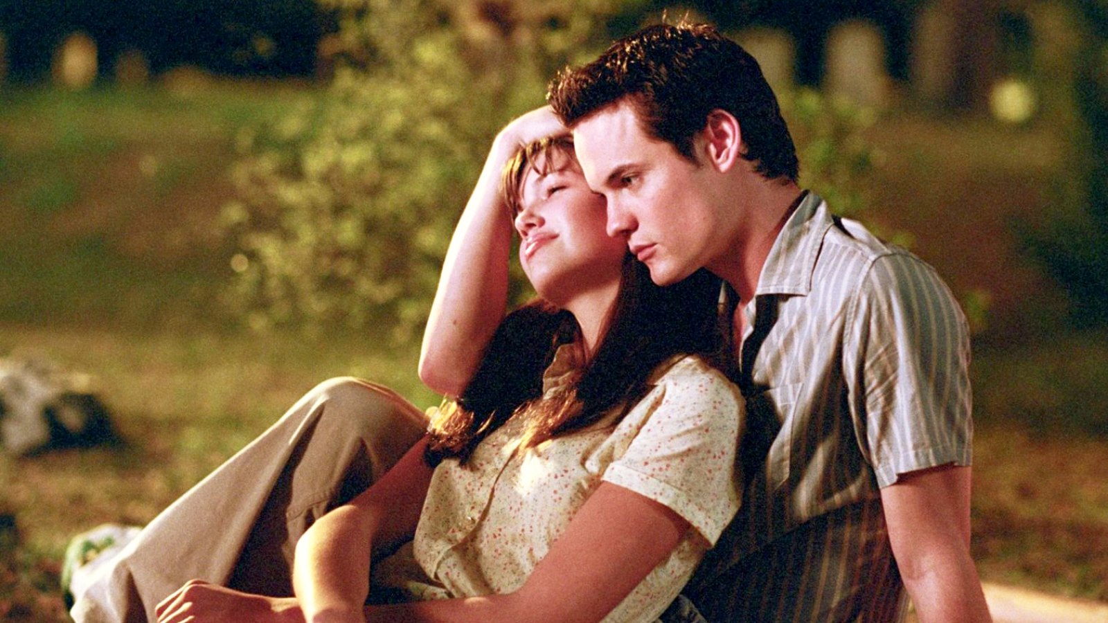 Mandy Moore and Shane West in ‘A Walk to Remember‘