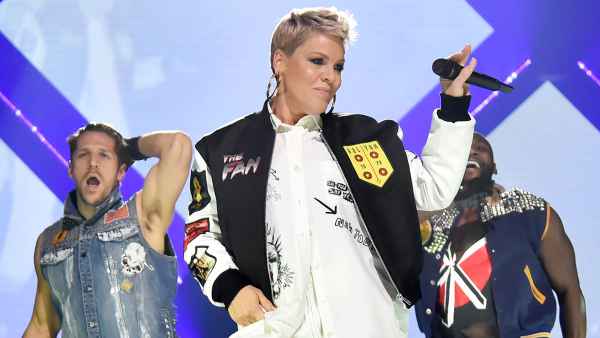 Pink, Performance, Super Bowl, Sick