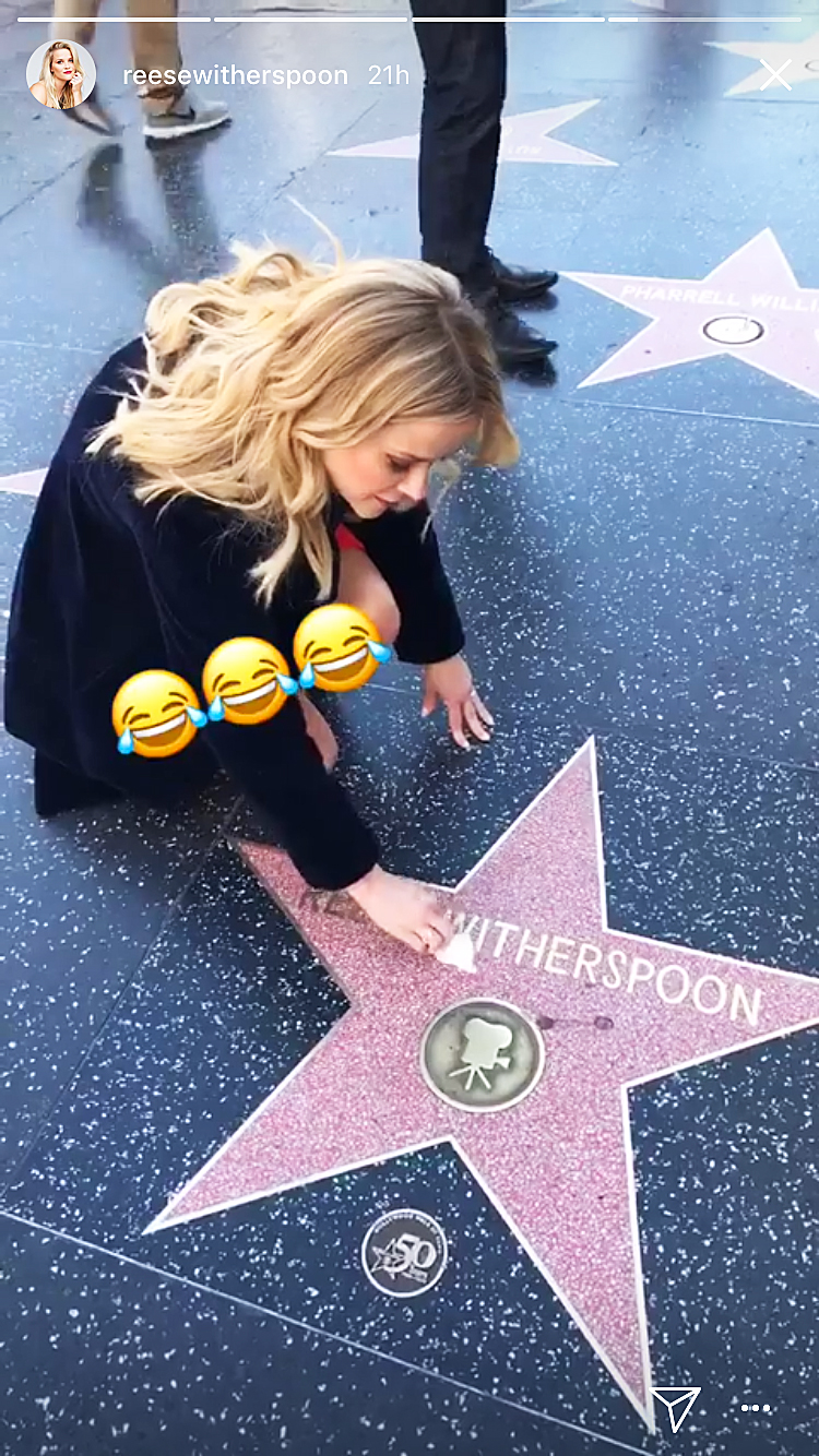 Reese Witherspoon cleaning Hollywood Star