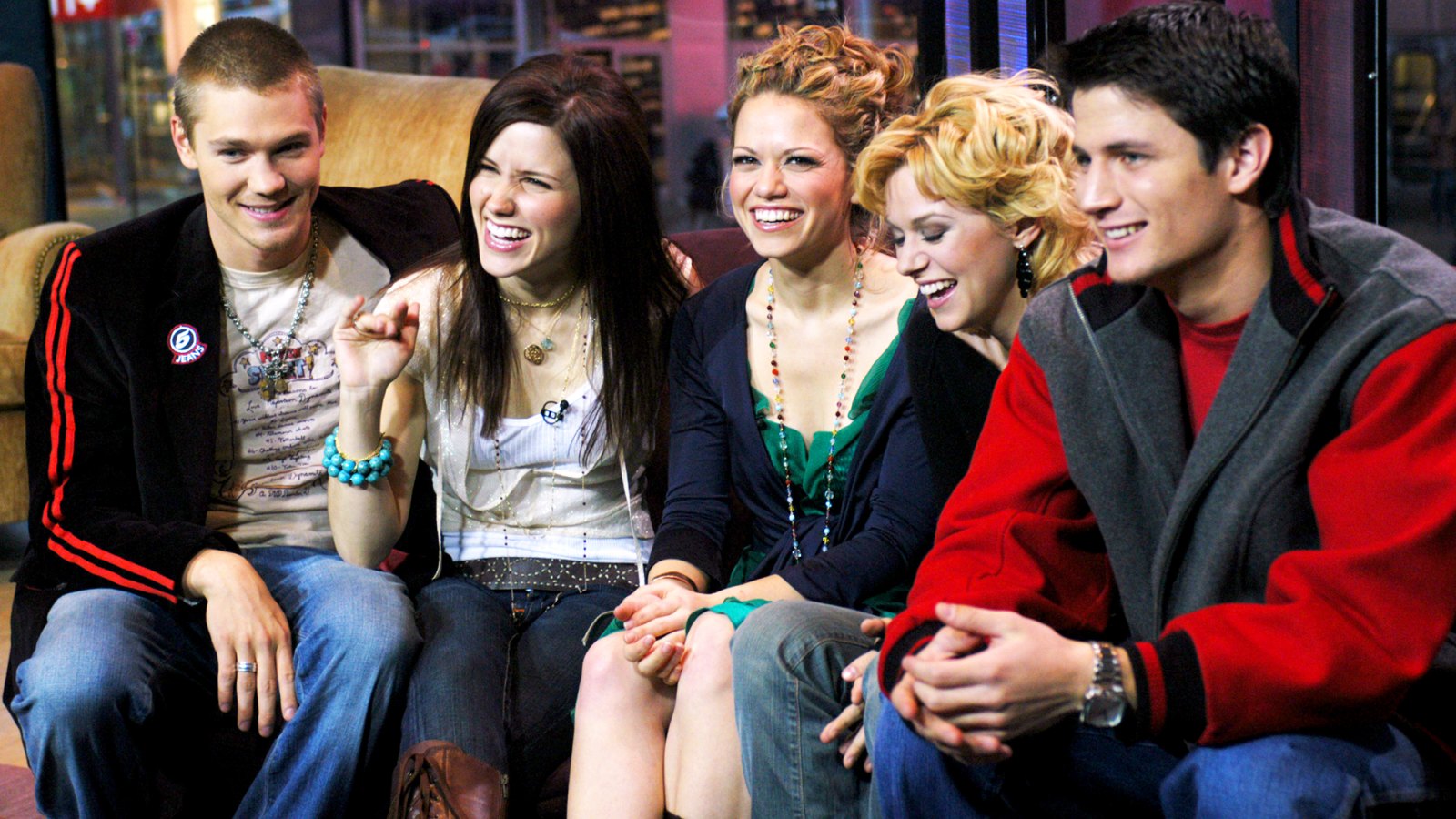 Chad Michael Murray, Sophia Bush, Bethany Joy Lenz, Hilarie Burton and James Lafferty of ‘One Tree Hill‘ on MTV’s TRL on January 25, 2005.