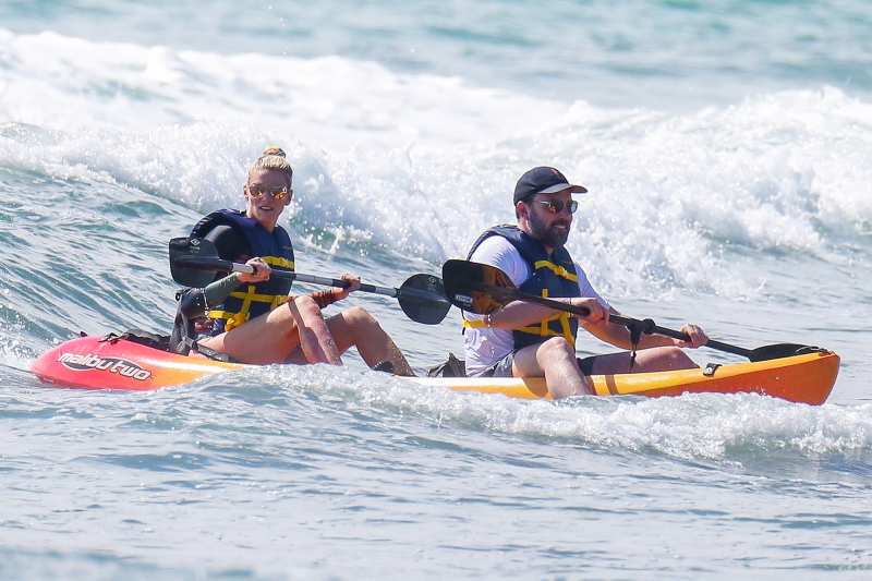 Ben Affleck Lindsay Skookus kayaking Honolulu
