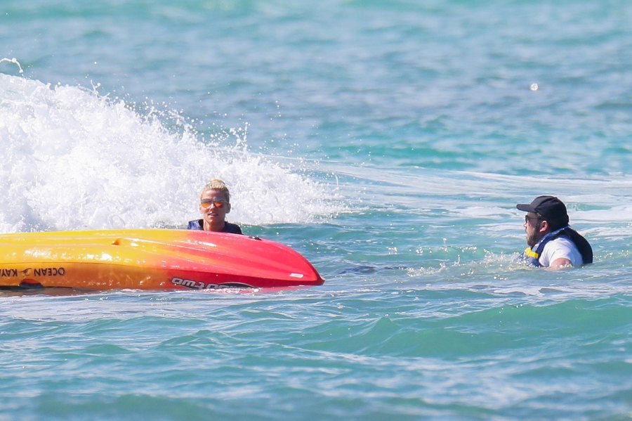 Ben Affleck Lindsay Skookus kayaking Honolulu