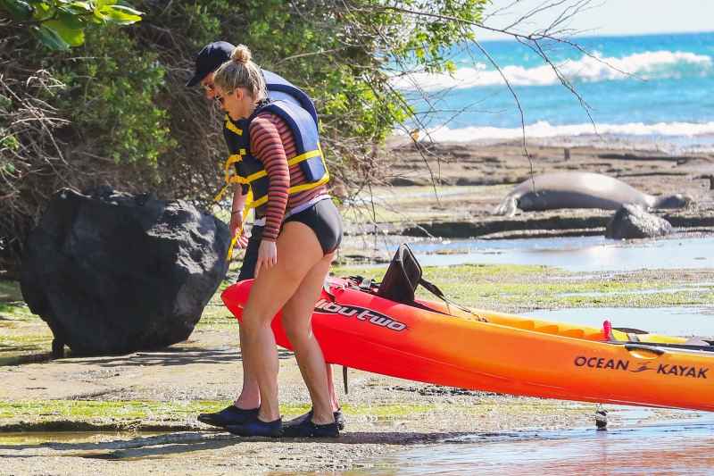 Ben Affleck Lindsay Skookus kayaking Honolulu