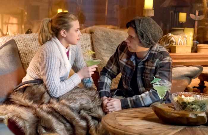 betty-and-jughead-riverdale