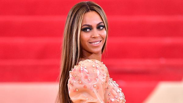 Beyonce Knowles bite