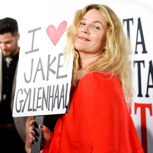 drew-barrymore-jake-gyllenhaal-sign