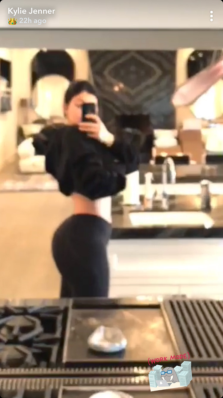 Kylie Jenner, Post Baby Body, Waist, Snapchat