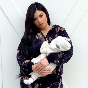 Kylie Jenner Mom-Shamed Long Fingernails