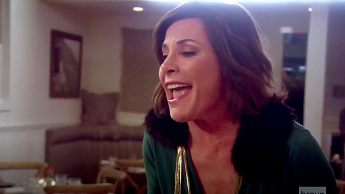 Luann De Lesseps serenades Bethenny Frankel