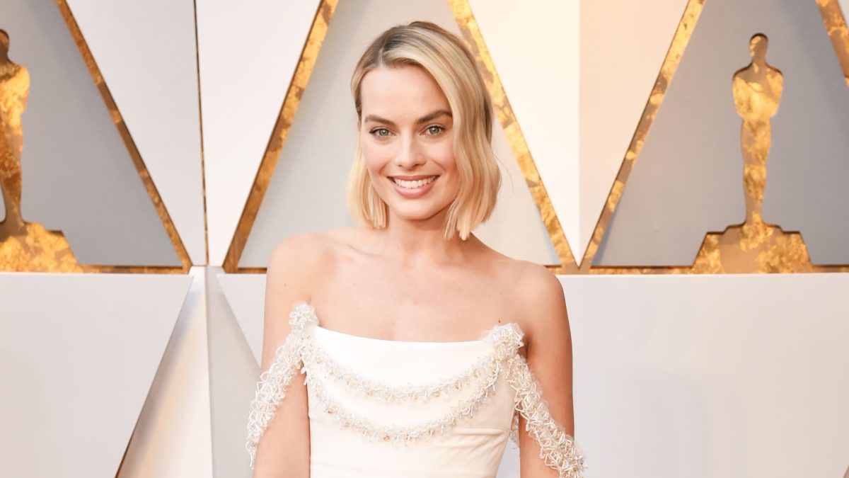 CHANEL on X: At the #Oscars — House ambassador @MargotRobbie wearing a  #CHANELHauteCouture dress on the red carpet at last night's 90th Academy  Awards. #CHANELMakeUp #CHANELFineJewelry  / X