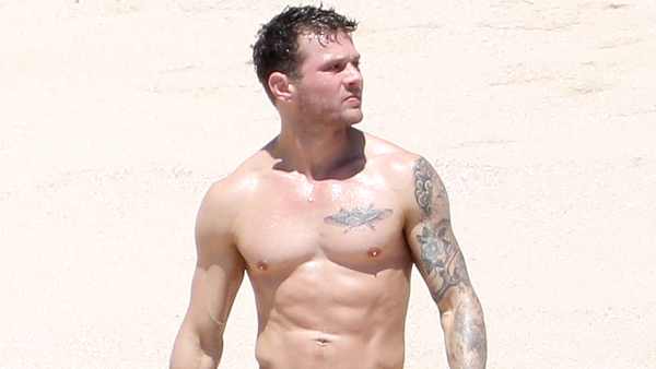 Ryan-Phillippe-abs