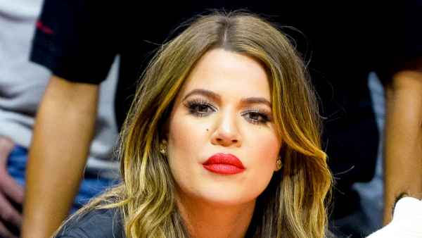 Khloe Kardashian attends a basketball game between the Los Angeles Lakers and the Los Angeles Clippers at Staples Center on January 7, 2015 in Los Angeles, California.