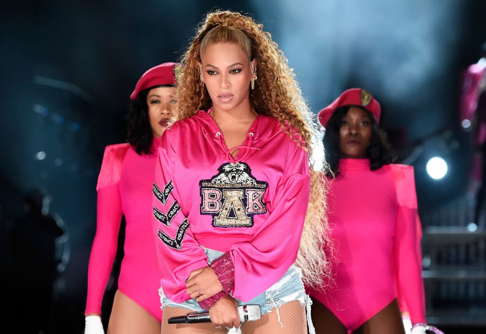 Beyonce's Balmain Fashion, Beauty for Coachella Week 2: Pics