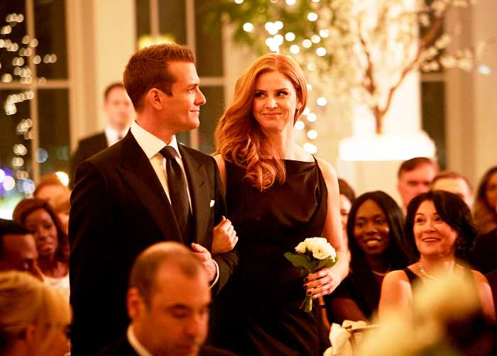 Gabriel Macht as Harvey Specter and Sarah Rafferty as Donna Paulsen in ‘Suits‘